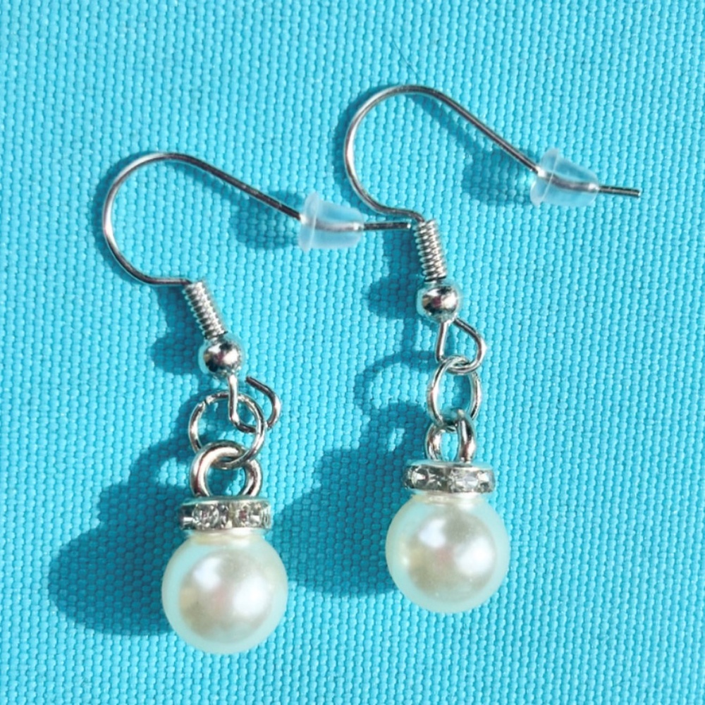 Dangle Pearl Earrings